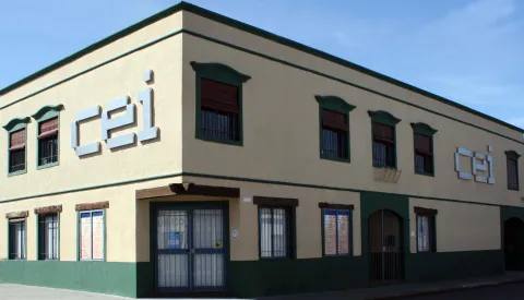 Local de CEI en Santana y San Carlos